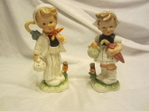 50'S TO 60'S CERAMIC BOY & GIRL DUTCH CERAMIC FIGURES
W/UMBRELLAS AND KERCHIEF BUNDLES, CREAM COLORED W/GOLD ACCENTS, AND COLOR PAINT TOO
HAND PAINTED