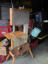 UNIQUE VTG HOME MADE BAND SAW W/EXTRA BANDS,

VTG 70'S HAND MADE BAND SAW
UNIQUE DESIGN W/EXTRA BAND BLADES
59'' TALL 28'' DEEP 18'' WIDE AT LEGS
13'' WIDE TABLE
QUIRKY TOOL TO HAVE