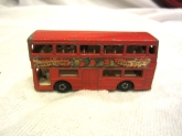 RARE
VTG 1972 MATCHBOX CAR
SUPER FAST SERIES #17
THE LONDONER DOUBLE DECKER BUS
MADE IN ENGLAND
RED EXTERIOR WHITE INTERIOR LESNEY PROD & CO LTD
DECALS SWINGING LONDON, CORNABY STREET, CHROME COLORED RIMS,
1:64 SCALE DIE CAST, DISC IN 1978