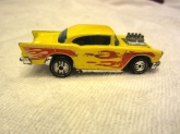 VTG 1976 HOT WHEELS "THE HOT ONES"
'57 CHEVY BEL AIR
RED FLAMES ON YELLOW CAR, DECAL STRIPES, 1:64 SCALE DIECAST, BLUE WINDOWS, CHROME COLORED RIMS, ENGINE THROUGH HOOD