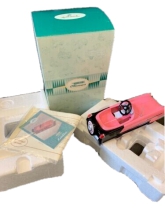 1994 vintage classic hallmark kiddie car in mint condition.This item is in very good condition and is in the original factory box with all packing and accessories. 100% original.Additional Details------------------------------Is autographed: false