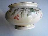Up for sale is this Lenox Natures Collection Large Bowl USA in excellent condition with no chips or cracks. Measures approx. 10 inches wide at its widest point & about 5 3/4 inches tall. Shipping Excludes: Alaska/Hawaii, US Protectorates, APO/FPO, P