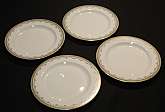 Up for sale are these Antique Lorenz Hutschenreuther Selb Bavaria Pattern HUT1737 Set Of Four Dinner Plates in great condition with no chips or cracks. There is some minor scratching from use. They measure approx. 10 inches wide. Please see my other sales
