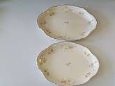 Up for sale are these Homer Laughlin Maple Leaf Set Of Two Platters in great condition with no chips or cracks. The large Platter measures approx. 15 1/4"L & the small one about 13 1/4"L. Please see my other sales for this pattern.Shipping