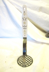 VTG 60'S FLINT STAINLESS STEEL POTATO MASHER
WITH HARVEST WHEAT DESIGN
IN REALLY GOOD CONDITION FOR AGE
