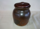 Old bean pot, most likely from the 40's, but could be older. No distinctive markings on the bottom.