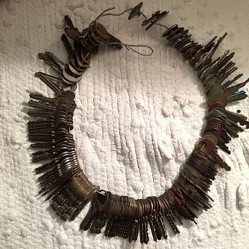 Huge lot of vintage keys for cars, padlocks, doors, bank keys, house, trunks, etc.  There are some really neat keys in this lot.  There are some I think might be blanks cause they all look alike and they are bank keys with raised dragons on them.  There a