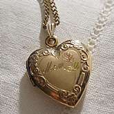 Beautiful vintage gold filled engraved "mom" heart locket necklace.