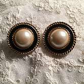 Gorgeous vintage enamel and glass pearl button wedding or bridal earrings. They have wonderful twisted rope accents with a large pearl center. The setting is in gold plated metal and the earrings measure 1 1/4 inches. These would be gorgeous on that speci