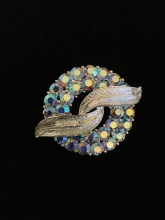 Coro Pegasus Aurora Borealis brooch