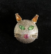 Silvertone cat brooch with rhinestone eyes, ears and nose