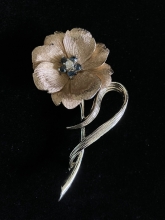 1960's Boucher goldtone flower brooch with rhinestones