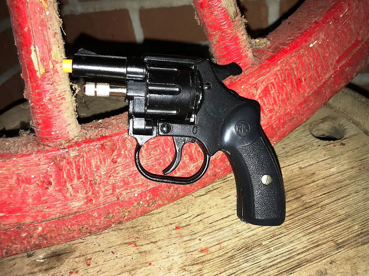 starting pistol for racing, sporting events