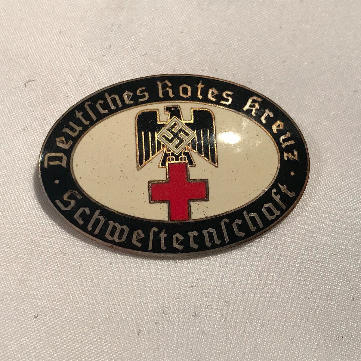 DEUTSCHES ROTES KREUZ / SCHWESTERNSCHAFT" manufactured by Christian Theodor Dicke Ludenscheid (C.T.D.)