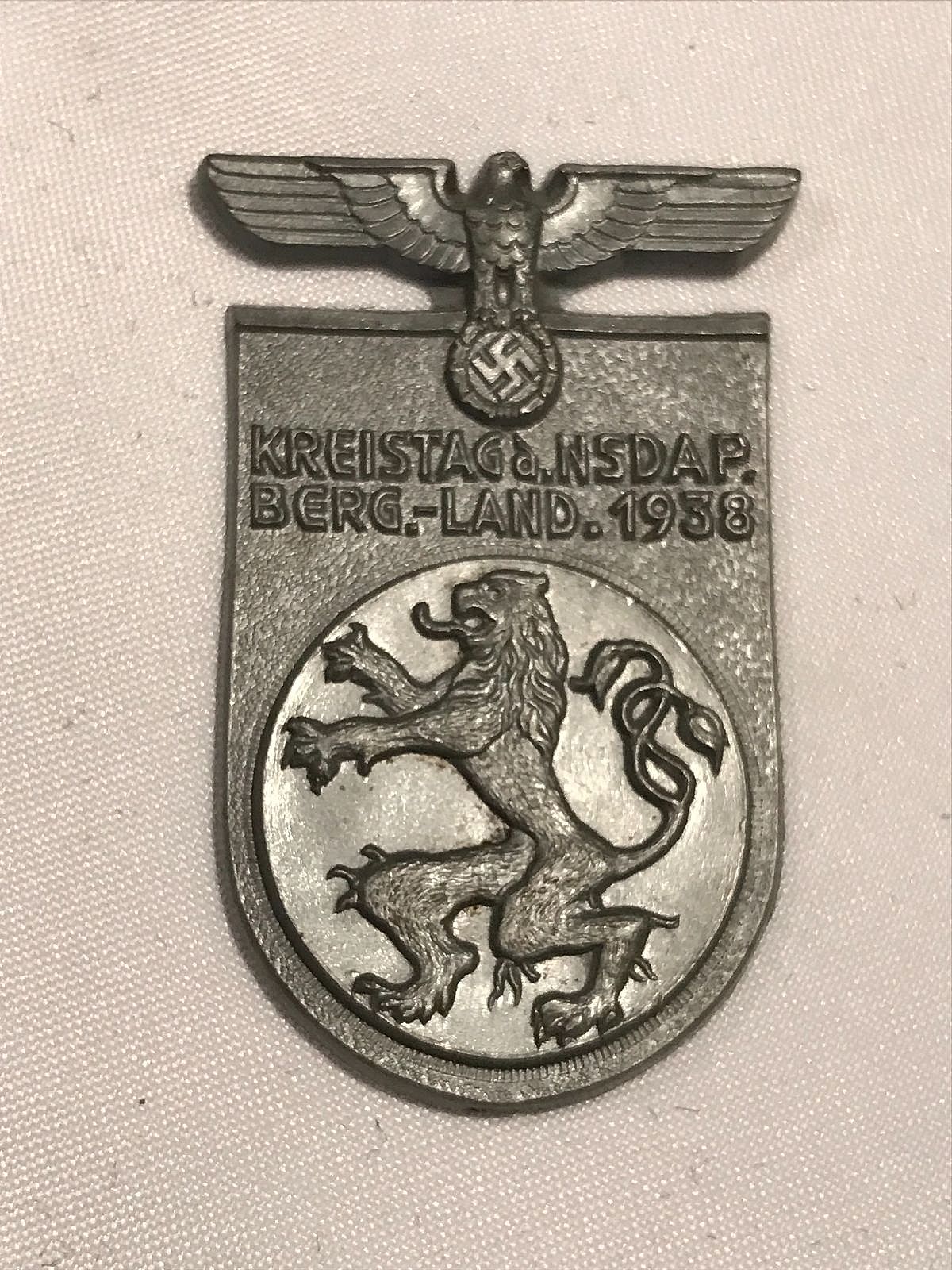 "Tinnie" is the generic name for small German commemorative pins and badges primarily associated with the Nazi era (Third Reich, 1933-1945). They were generally cheaply made of tin or plastic.