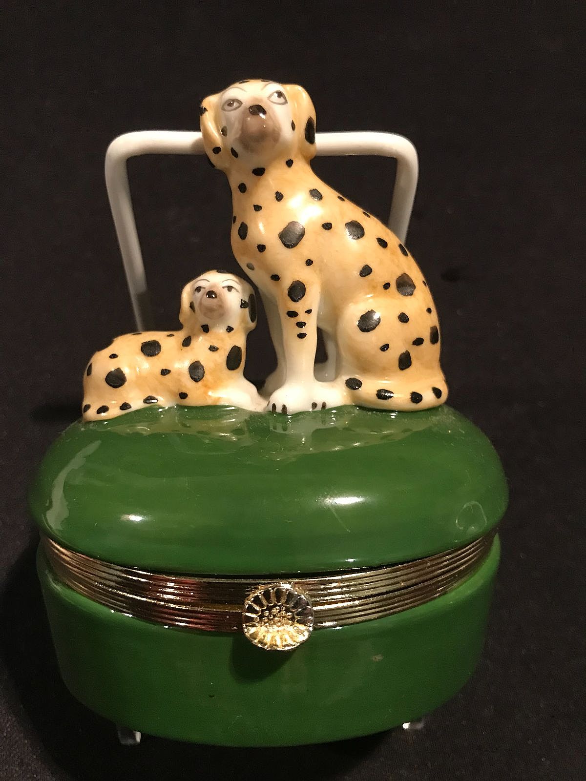 Fitz and Floyd, founded in Dallas in 1960 by Pat Fitzpatrick and Bob Floyd, began as an importer and evolved into a renowned American company.