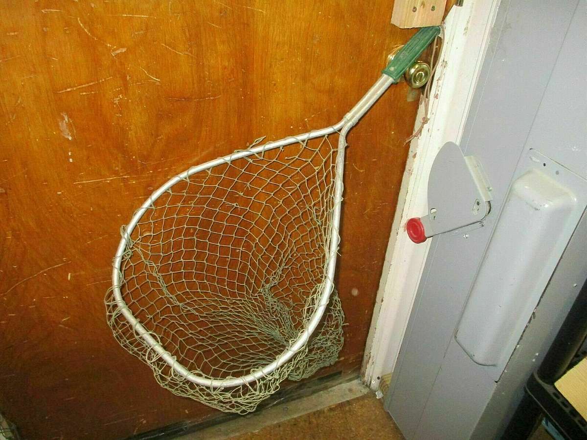 Vintage Fishing Dip Net 29'' Long With Aluminum Frame And Plastic Handle  4000B