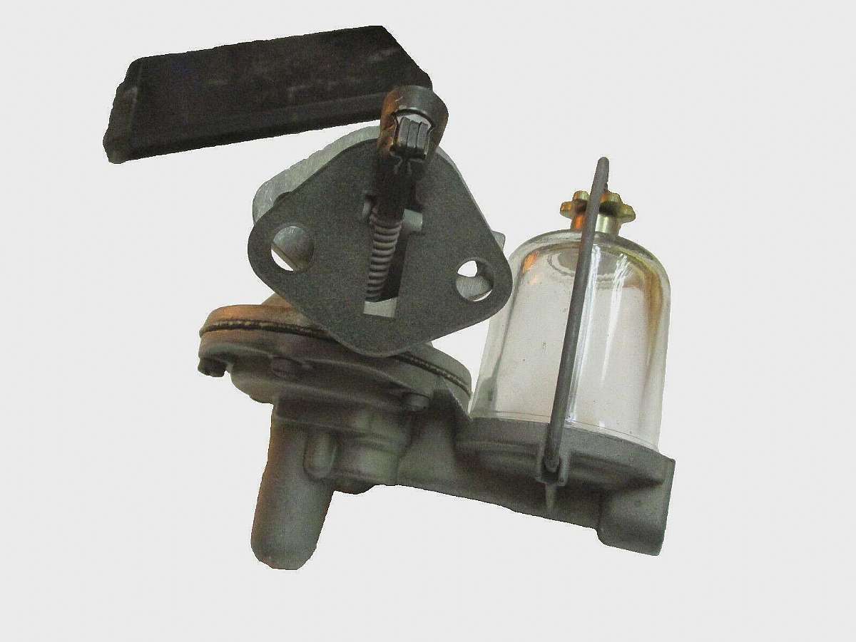 New old stock and in the original factory box.The Airtex Fuel Pump #571 is a high-quality replacement part designed specifically for Ford trucks and buses from 1940 to 1946, as well as some models from 1947. This fuel pump is compatible with various Linco