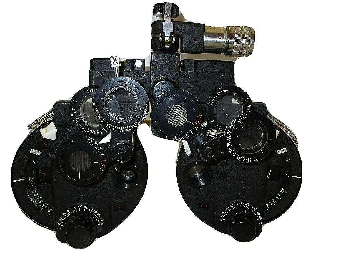 Vintage Professional Phoroptor.Item is in very good condition.The Vintage American Optical Professional Phoroptor Model 590MC is a rare and collectible piece of equipment used by optometrists to measure the refraction of the eye. This model was popular in