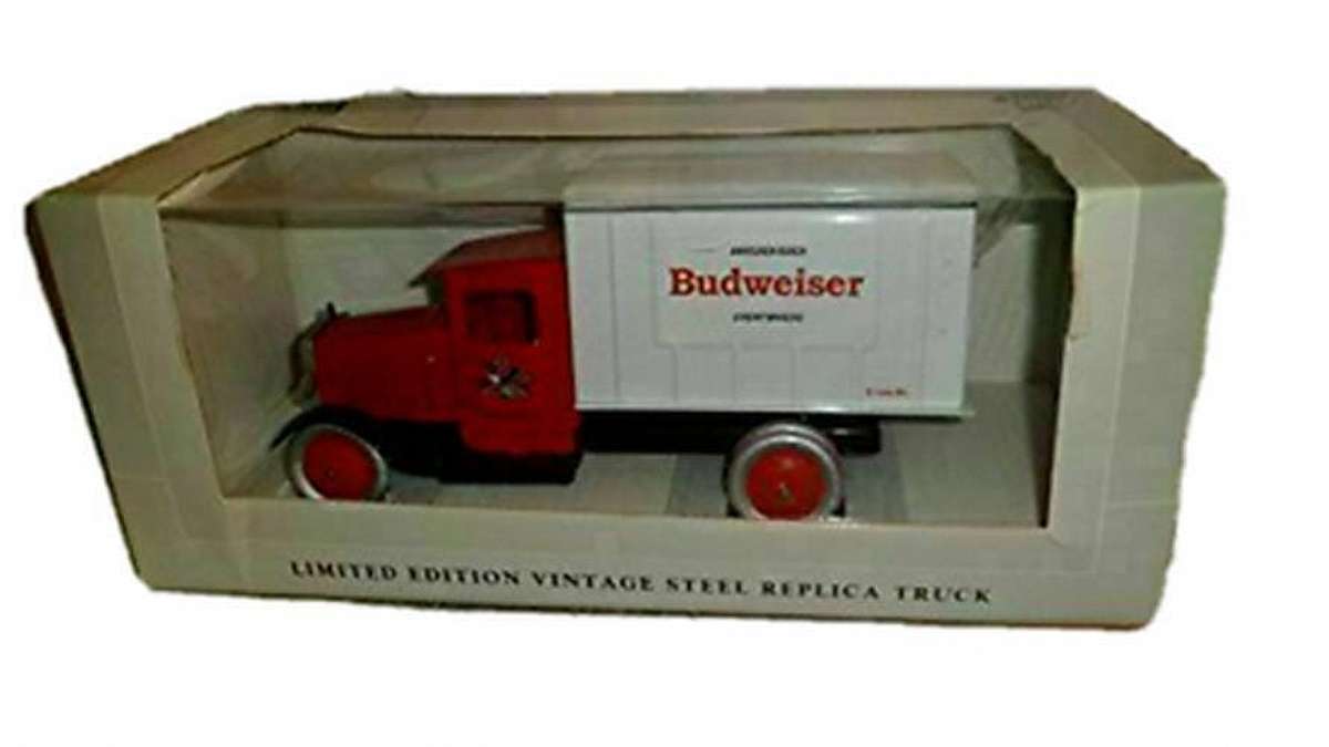 New in original factory box.The Spec Cast Vintage Steel Replica Budweiser Truck is a highly detailed collectible model that pays homage to the iconic Budweiser brand. Made by SpecCast, this replica truck captures the essence of vintage transportation with