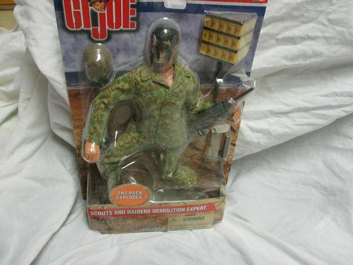 New and factory sealed.The Vintage G.I. Joe Scouts and Raiders Demolition Expert 12" Figure with Accessories is a highly sought-after collectible item for fans of US Comics and the iconic GI Joe character. Published by Marvel, this figure captures th