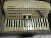 Vintage Excelsior Accordion. Model 640Accordion in good condition only and will not look like new. Nothing broke or tore on the accordion. Accordion works good but hard case will show its age but is all in tack.Additional Details-------------------
