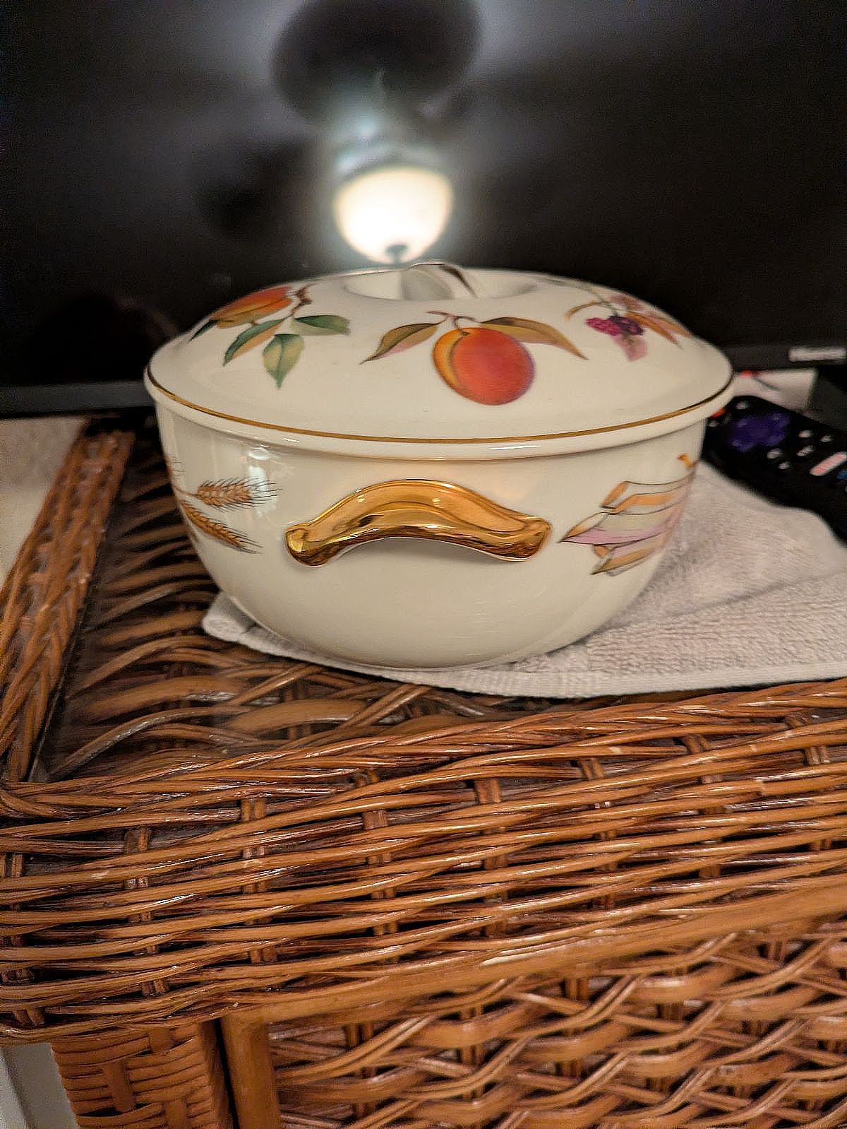 Royal worchester size 6 casserole dish