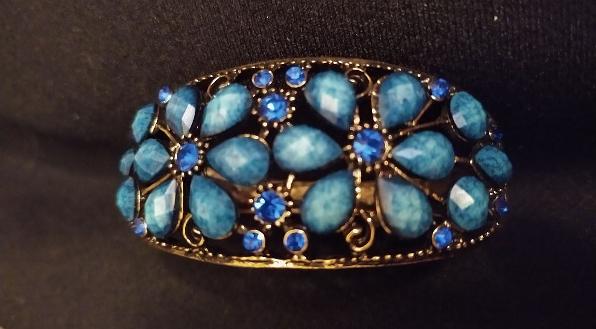 20th Century Modern Rhinestone Hinged Bangle Bracelet 