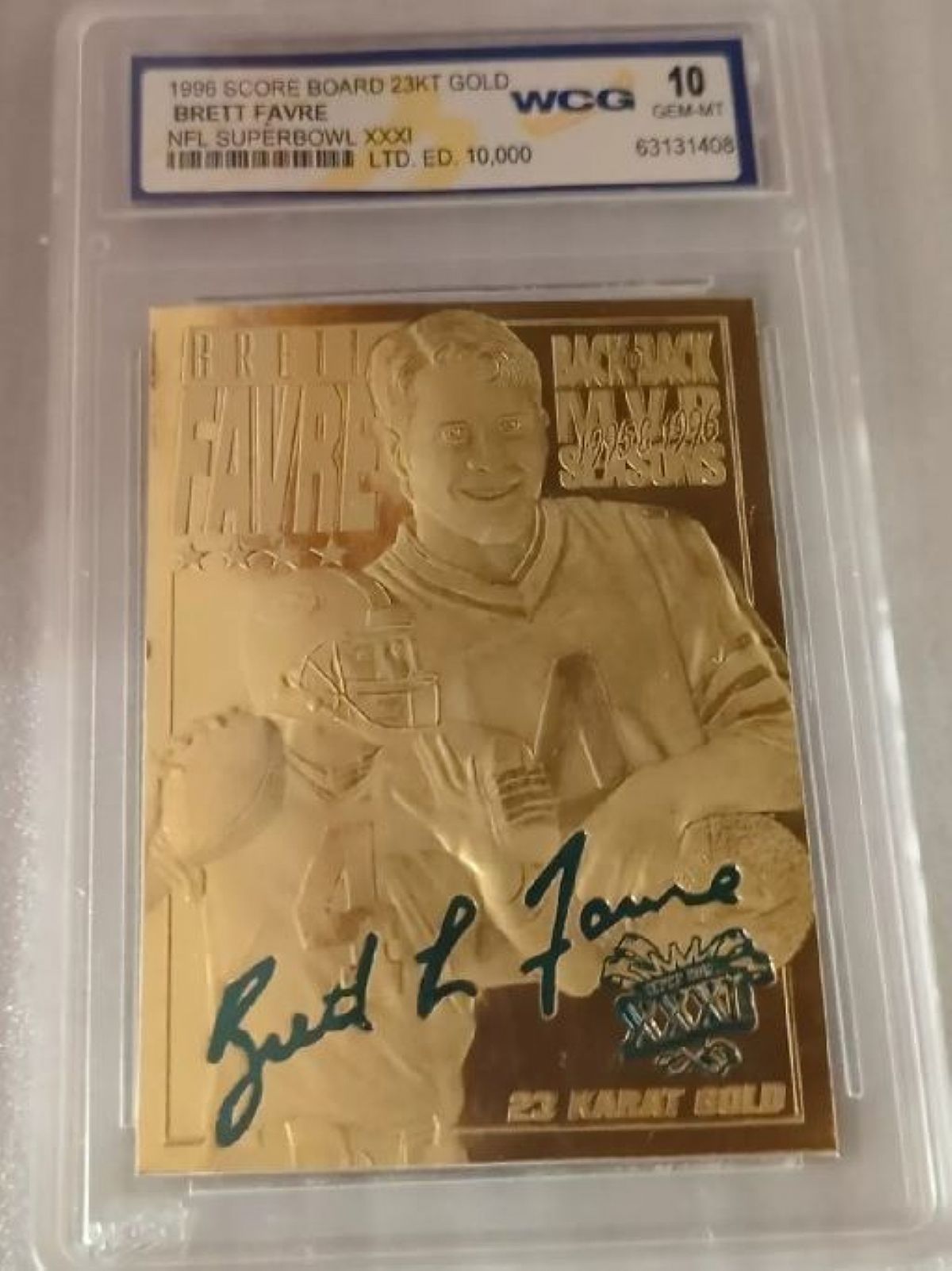 A 23kt gold Brett Favre trading card signed by the legend Brett Favre. 