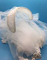 Bridal Veil Vintage Juliet Cap Veil - Gorgeous!imagine the stunning bride who wore this beautiful Juliet cap. This veil is in excellent condition.This was the choice of mid century brides.Lovely faux pearls ring the cap and the veil is two tiered wit