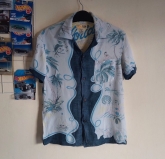 Vintage hawaiian shirt 90s
Good condition