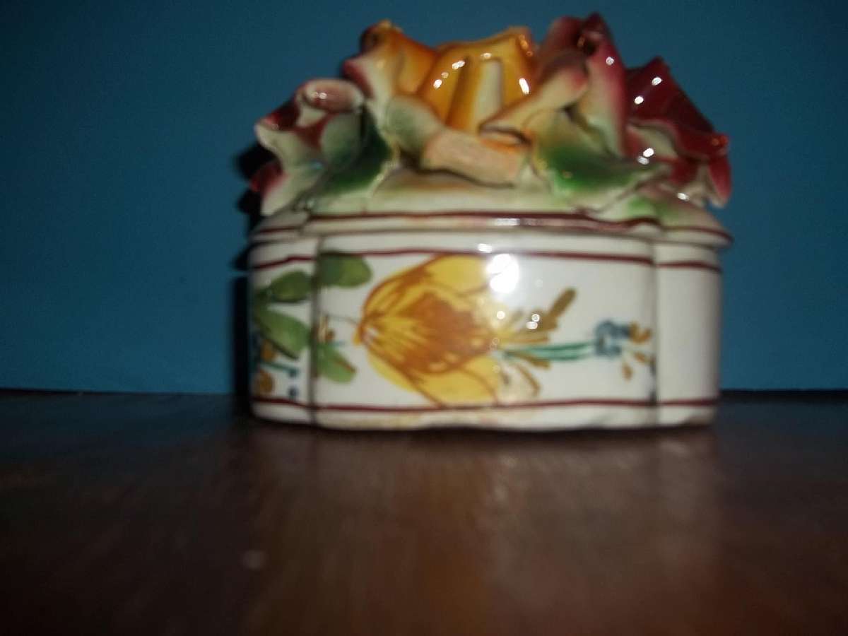 One of the loveliest capo-di-monte styled boxes I've ever seen is this full-blown rose topped box. One side of the box has a red rose painted thereon; the other side has a yellow rose. Signed by the maker on the base. Minimal roughness to the floral leave