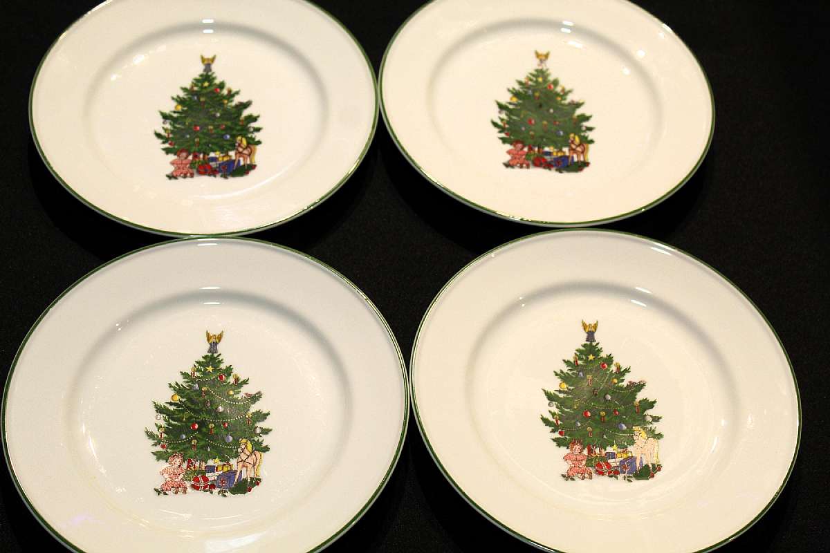 Up for sale are these Four Vintage Beautiful Kronester Christmas Plates in great condition with no chips or cracks. They measure approx. 9 5/8"W. Shipping Excludes: Alaska/Hawaii, US Protectorates, APO/FPO, PO BoxShipping Provided to the United Sta