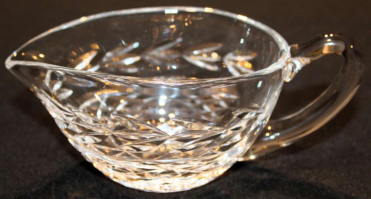 Up for sale is this Waterford Glandore Crystal Gravy Boat in excellent condition with no chips or cracks. Marked as shown in the second picture. Measures approx. 5 1/2"L by 2 5/8"T. Shipping Excludes: Alaska/Hawaii, US Protectorates, APO/FPO, P