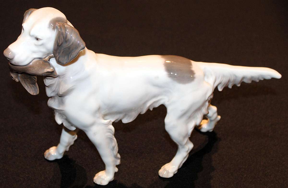 Up for sale is this Bing & Grondahl B & G Beautiful Large Dog With Bird in excellent condition with no chips or cracks. It measures approx. 13"L by 9"H. Shipping Excludes: Alaska/Hawaii, US Protectorates, APO/FPO, PO BoxShipping Provid