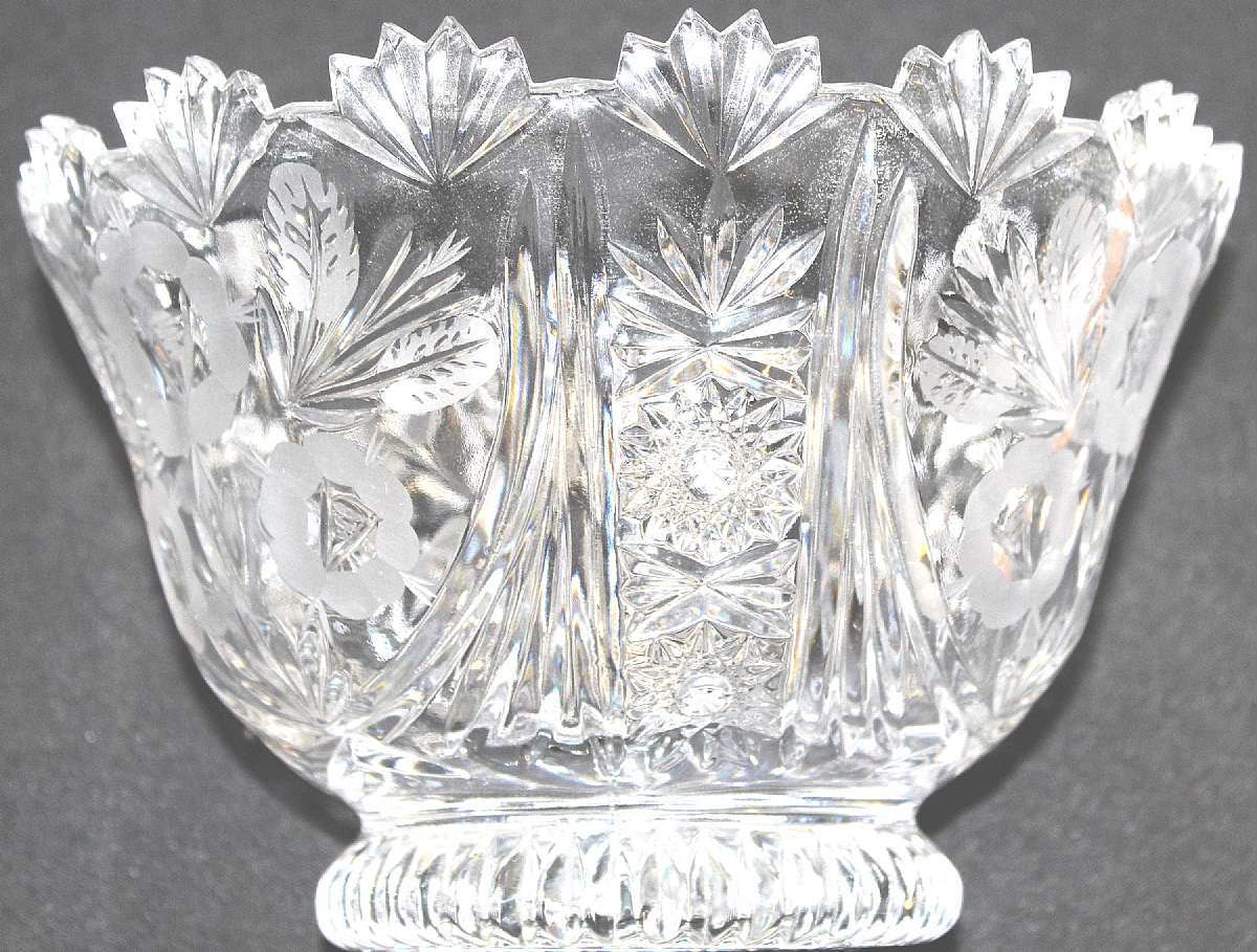 Up for sale is this Beautiful Vintage Gorgeous Glass Etched Bowl that would look gorgeous on any table. Measures approx. 9 1/4" wide by 5 7/8"T. This does have a couple of flee bites on the rim. No Cracks. Shipping Excludes: Alaska/Hawaii, US P