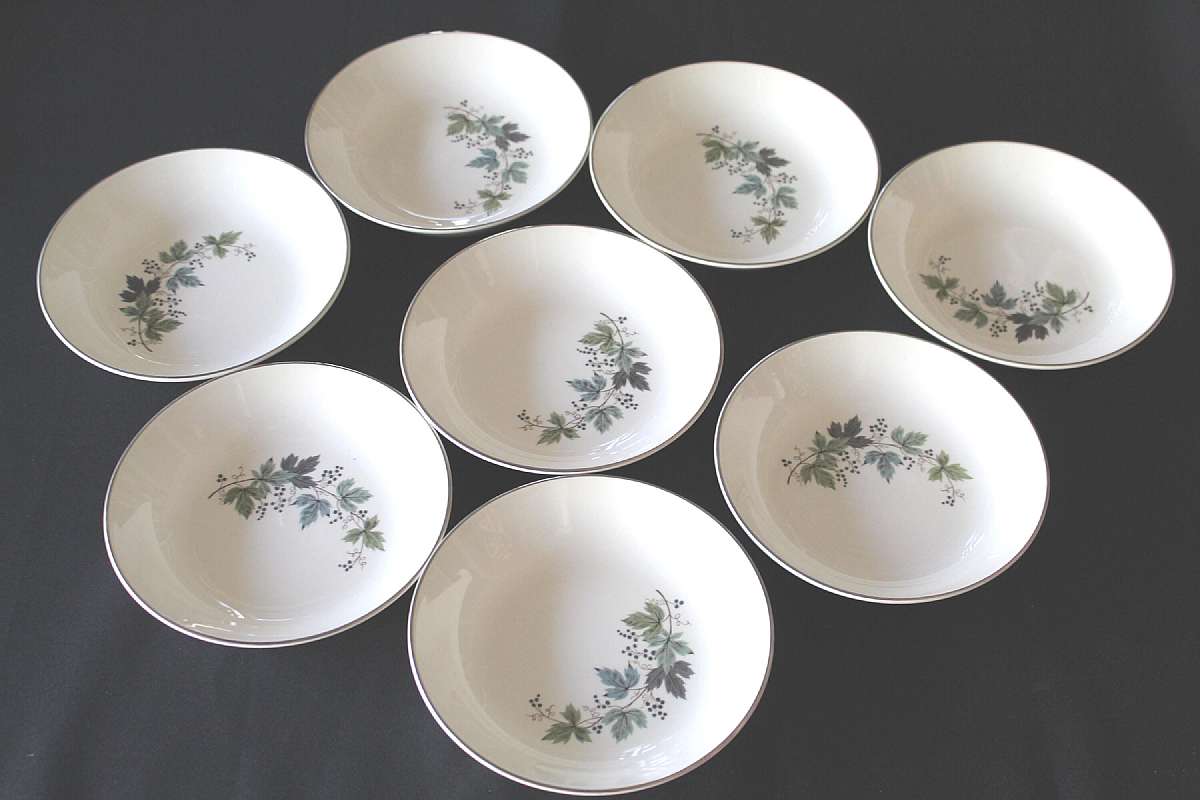 Up for sale are these Vintage Taylor Smith & Taylor Melody Lane Set Of 8 Coupe Soup Bowls in excellent condition with no chips or cracks. The bowls measure approx. 6 3/4 "W by 1 1/2"D.  Shipping Excludes: Alaska/Hawaii, US Protectorates, AP