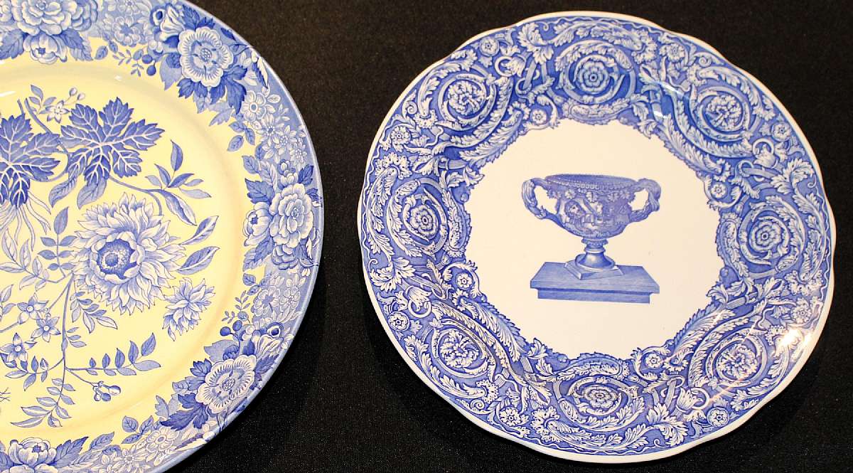Up for sale are these Spode Blue Room Collection Warwick Vase Plate & Jasmine Pasta Serving Bowl in excellent condition with no chips or cracks. The plate measures approx. 10 1/2"W & the Bowl is 12"W & 1 3/4"D.Shipping Excludes