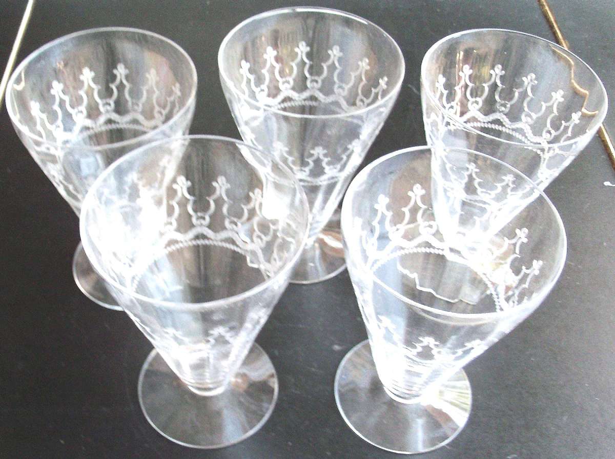 Up for sale are these Fostoria Crystal Pagoda Set Of Five Crystal Footed Tumblers in excellent condition with no chips or cracks. They measure approx. 4 7/8 inches tall & about 3 3/4 inches wide. Great Crystal Ting.Shipping Excludes: Alaska/Hawaii, U