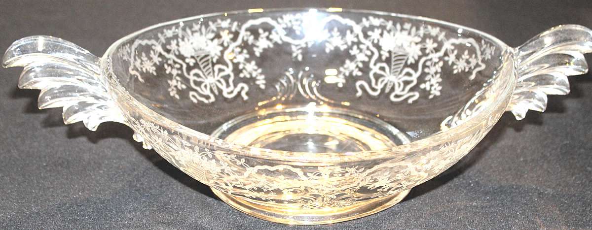 Up for sale is this Fostoria Corsage Handled Large Table Centerpiece Bowl in excellent condition with no chips or cracks. Measures approx. 10"W and is about 15 1/4" L with the handles. Beautiful Piece.Shipping Excludes: Alaska/Hawaii, US Protec