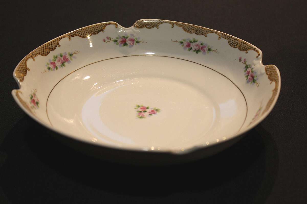 Up for sale is this Nippon Antique Bowl with a Leaf Mark in excellent condition with no chips or cracks. Measures approx. 9 3/4"W. The Leaf mark is 1/4". Shipping Excludes: Alaska/Hawaii, US Protectorates, APO/FPO, PO BoxShipping Provided to t