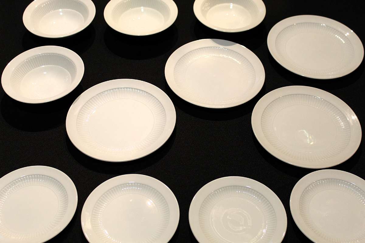 Up for sale is this Adams China Empress Twelve Piece Set in excellent condition with no chips or cracks or crazing. There are four 6 3/8"W Cereal Bowls, Four 8"W Salad Plates & Four 6 1/4" Bread Plates.Shipping Excludes: Alaska/Hawaii,