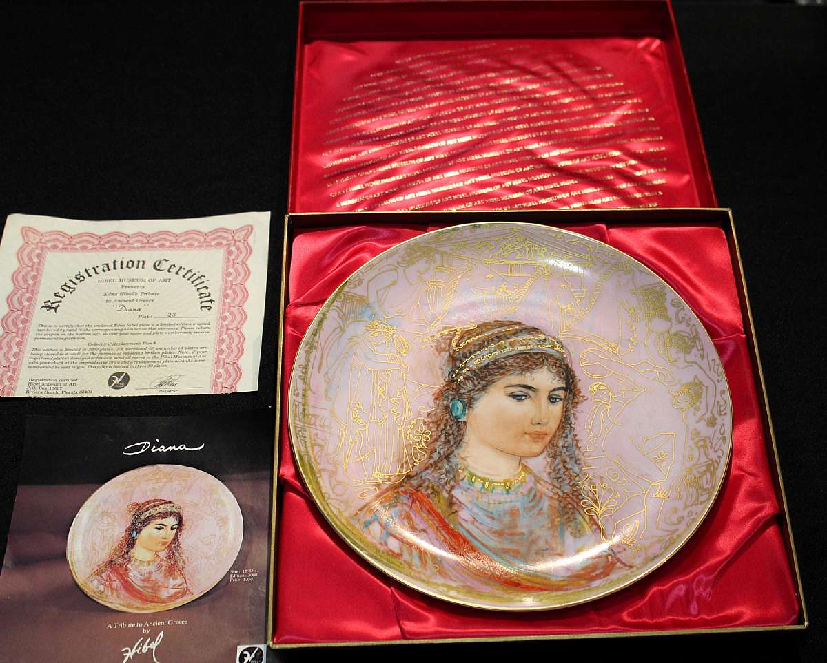 Up for sale is this Edna Hibel Diana Plate Tribute to Ancient Greece Collectors Plate in excellent condition. The box has slight wear. Measures approx. 12"W. Edna Hibel has been honored worldwide as the premier American woman artist & the first living wom