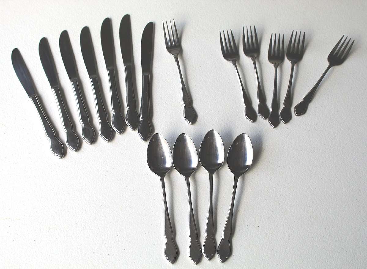 Up for sale are these Oxford Hall Shoreham Stainless Flatware 17 Piece Set. Included are Five 6 1/2" forks, Four 7 1/4"Spoons, Seven 8 3/4" knifes & One 7 3/8" Fork. Everything we offer at auctions is pre - owned & used. This item(s) may show some signs o