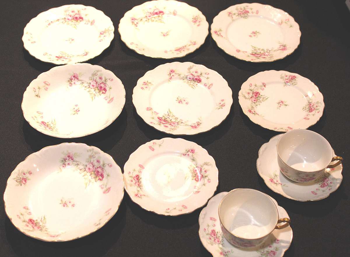 Up for sale are these Elite Works Limoges France 12 Piece Set in great condition with no chips or cracks. Included are 2 cups, 2 saucers, two 7 1/2" soup bowls, two 6 3/8" plates & four 7 1/2" Plates.Shipping Excludes: Alaska/Hawaii, U