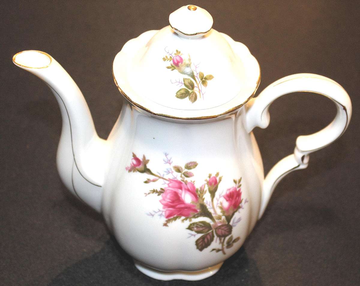 Up for sale is this Japan Vintage Floral Design Coffee Pot with no chips or cracks. The coffee pot measure approx. 6 1/2 inches tall without the lid. Shipping Excludes: Alaska/Hawaii, US Protectorates, APO/FPO, PO BoxShipping Provided to the United Stat