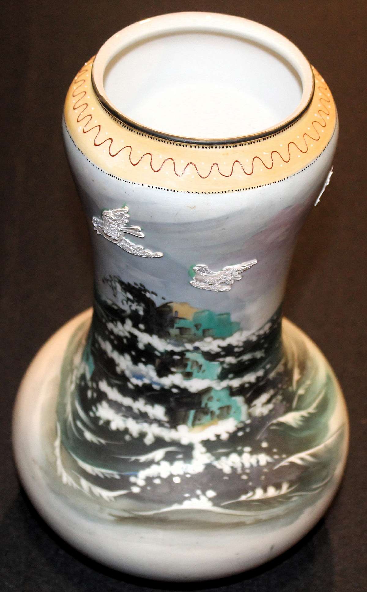 Up for sale is this very nice Tohina E-Oh Nippon Vintage Large Vase That Was Electrified at one time as you can see with the two drilled holes. There are two holes. It measures approx. 12 inches tall. The opening at the top is about 3 3/4 inches wide. Bes