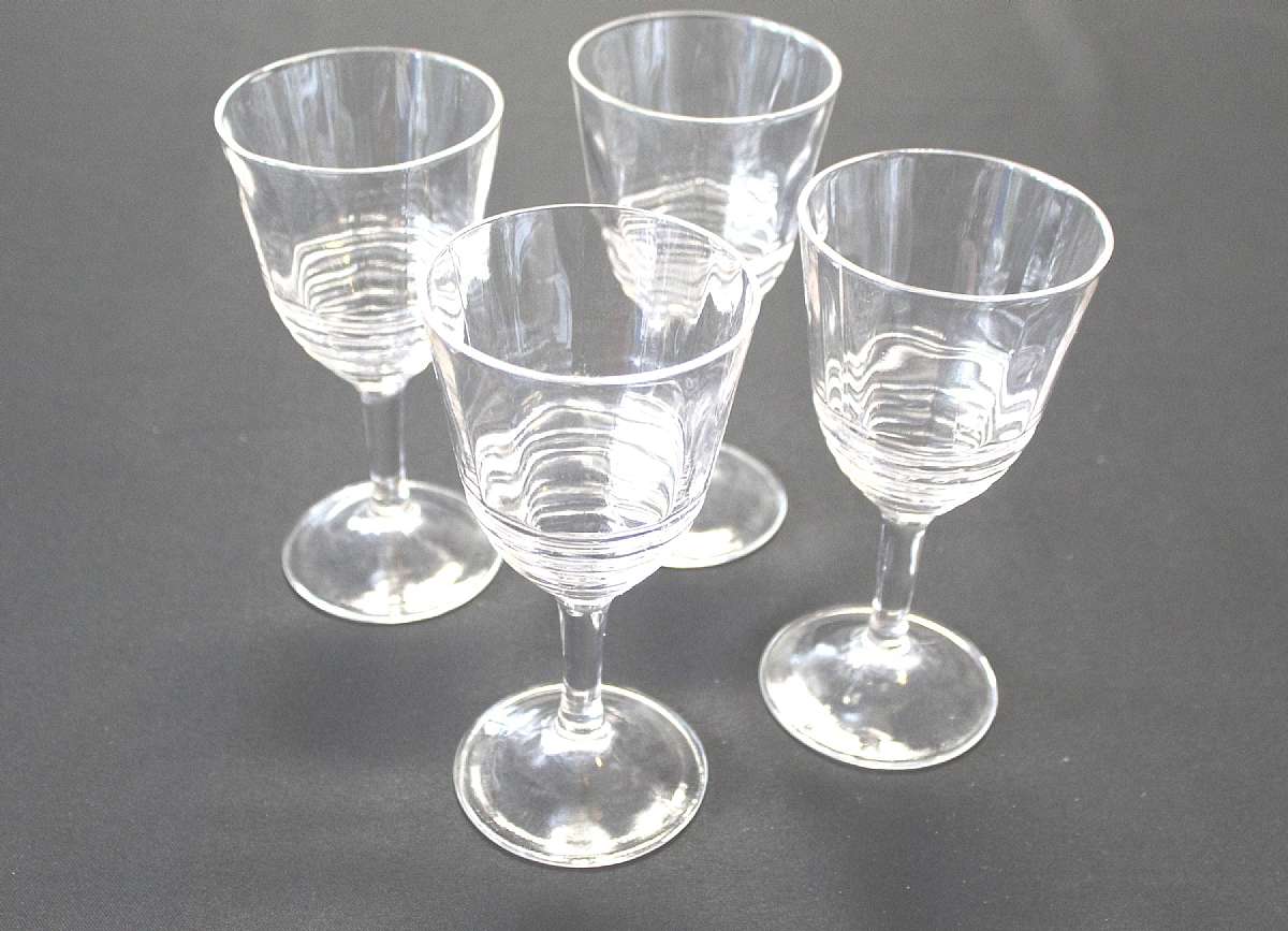 Up for sale are these Federal Glass 145 Embossed Rings Optic Bowl Set Of Four Glasses in excellent condition with no chips or cracks. They measure approx. 6 5/8"T by 3 1/4"W.Shipping Excludes: Alaska/Hawaii, US Protectorates, APO/FPO, PO BoxSh