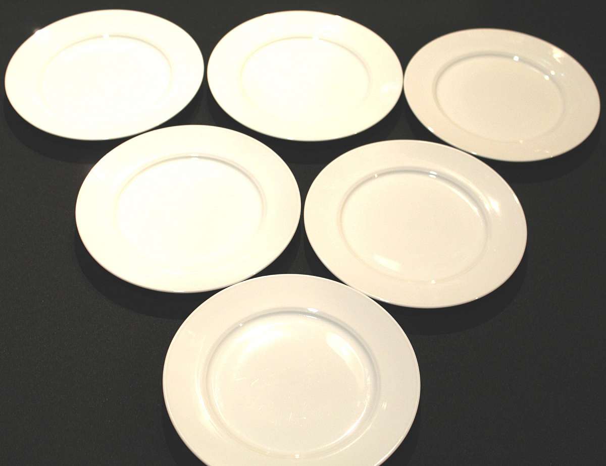 Up for sale are these Cordon Bleu BIA Set Of Six Salad Plates in excellent condition with no chips or cracks. They measure approx. 8 5/8"W. Shipping Excludes: Alaska/Hawaii, US Protectorates, APO/FPO, PO BoxShipping Provided to the United States On