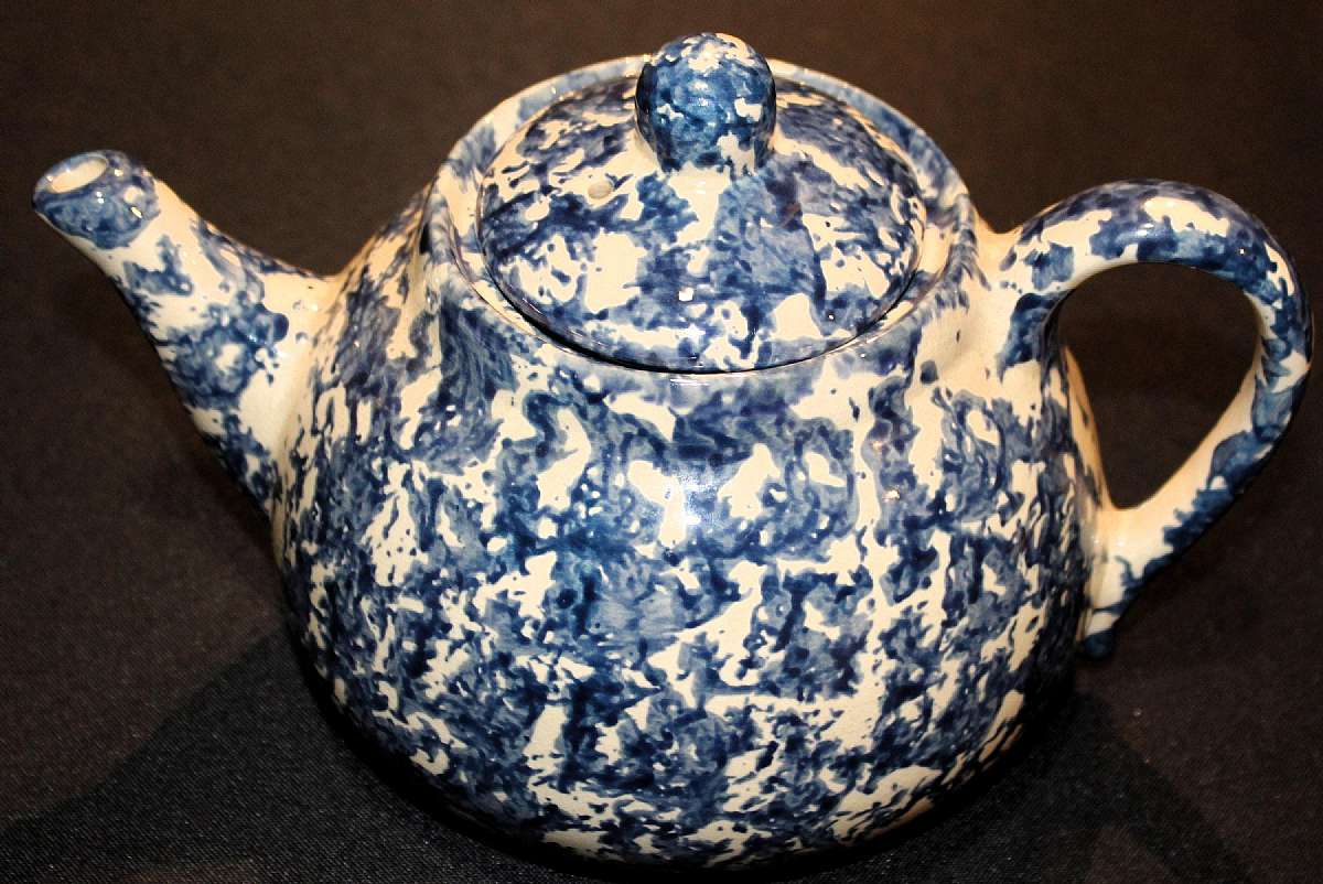 Up for sale is this Buttermilk Acres Stoneware U.S A. Sponge ware Design Tea Pot in great condition with no chips or cracks. It measures approx. 4 1/2 inches tall without the lid & about 9 inches from end of spout to end of handle.Shipping Excludes:
